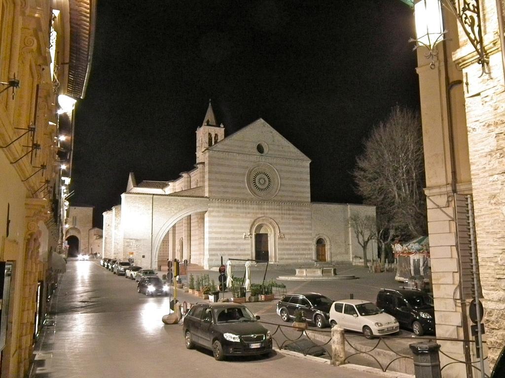 Suite Umberto I Ассізі Екстер'єр фото